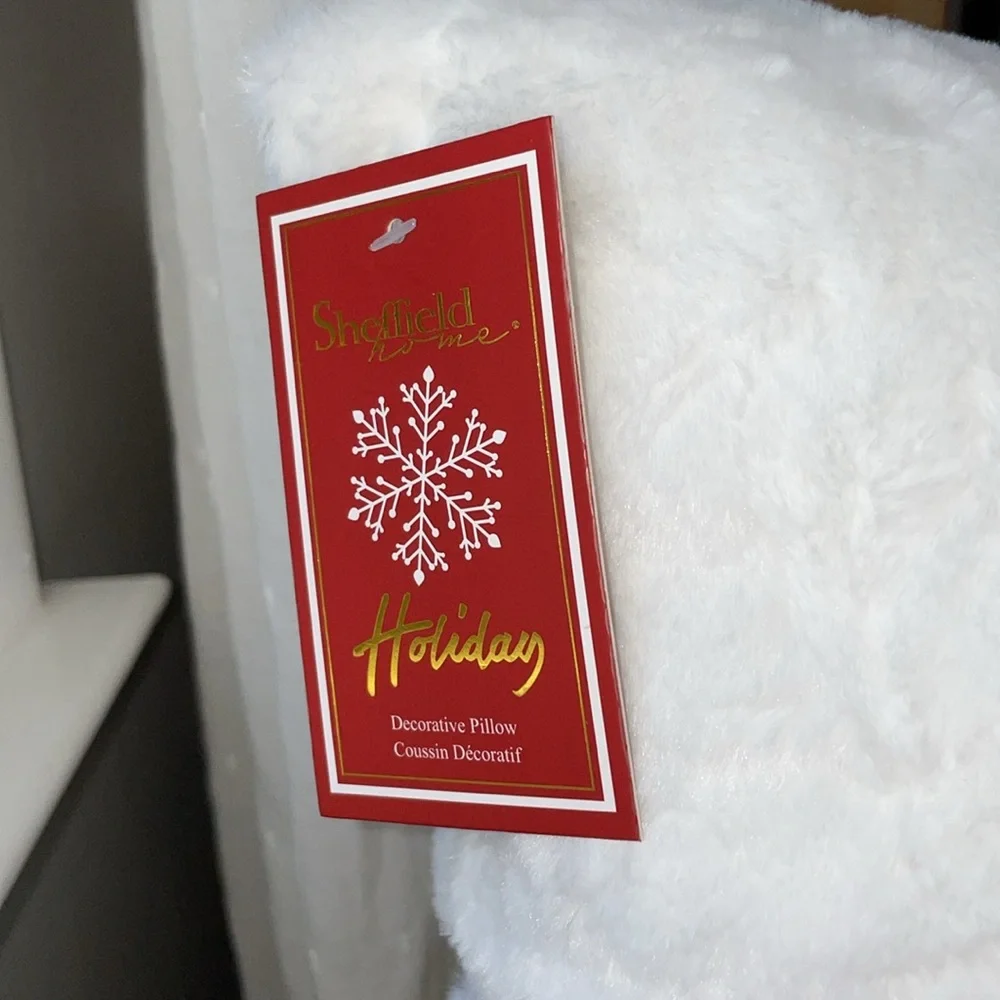 ❄️☃️LET IT SNOW Soft, plush Holiday Pillow! NWT ❄️Cozy comfort for your home